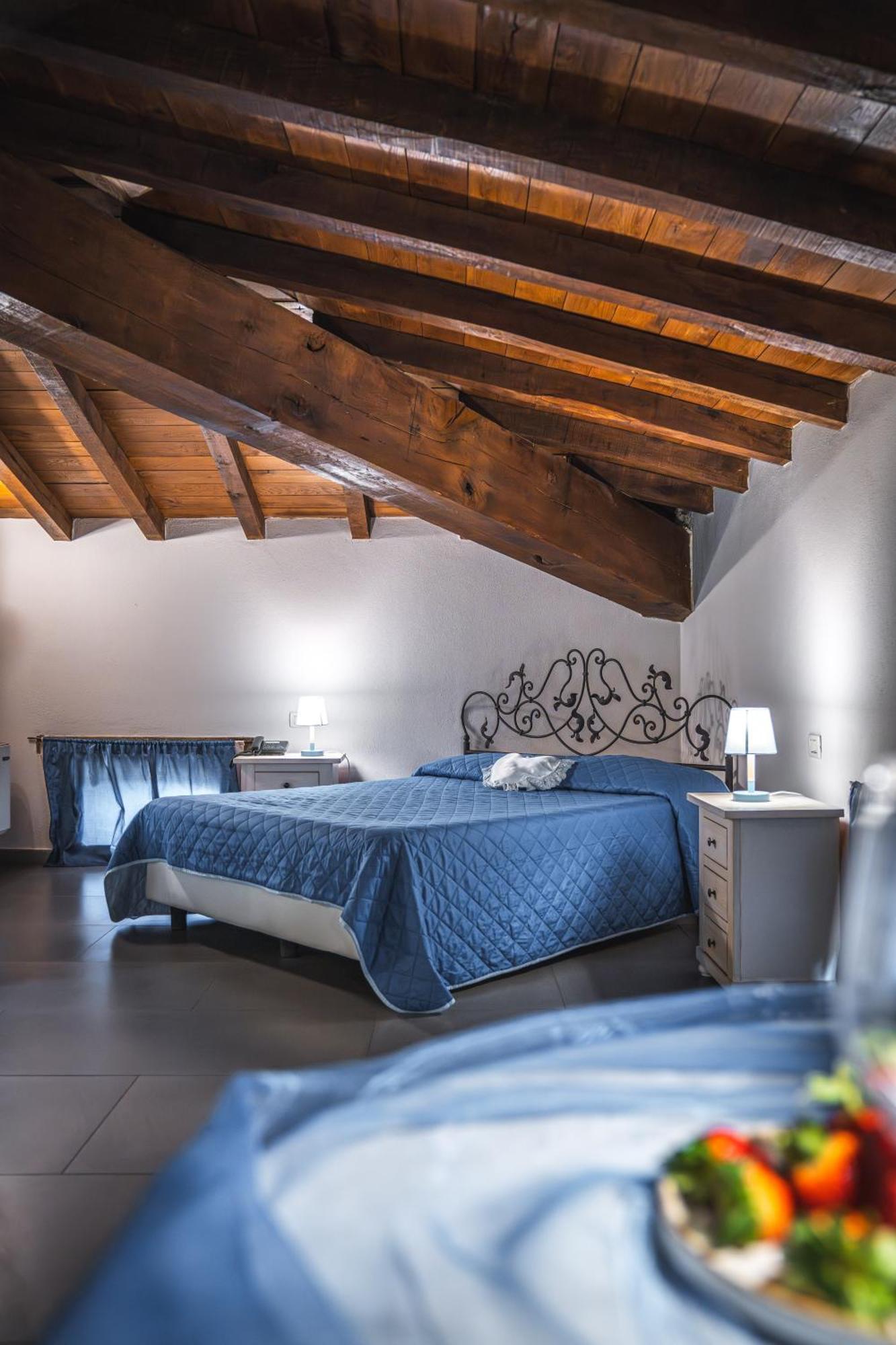 Hotel La Tavola Rotonda Cortemaggiore Room photo