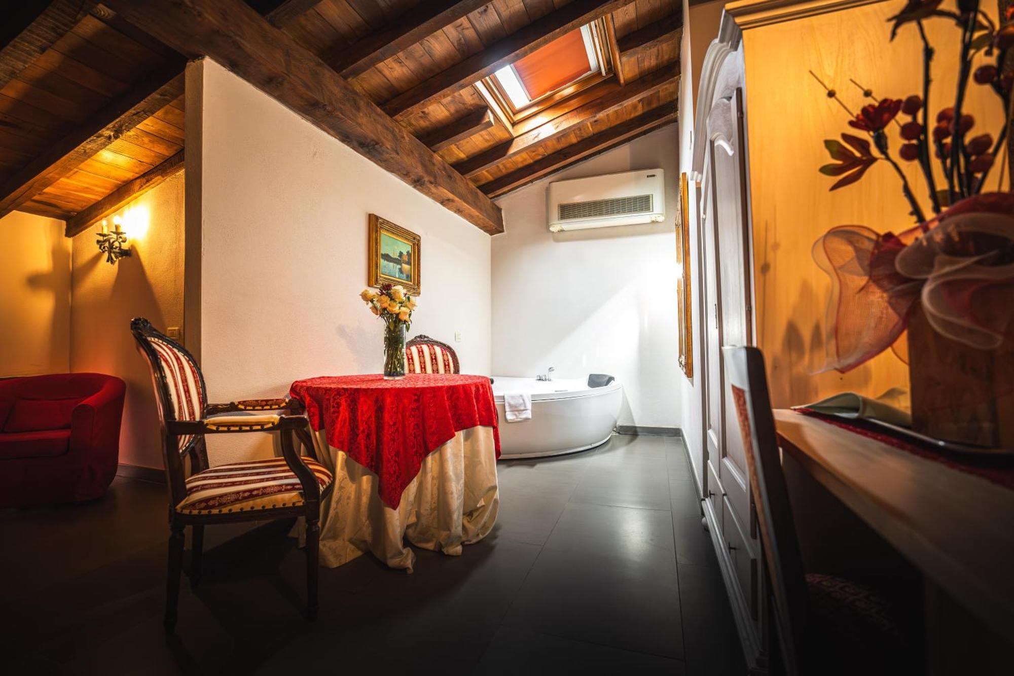 Hotel La Tavola Rotonda Cortemaggiore Exterior photo