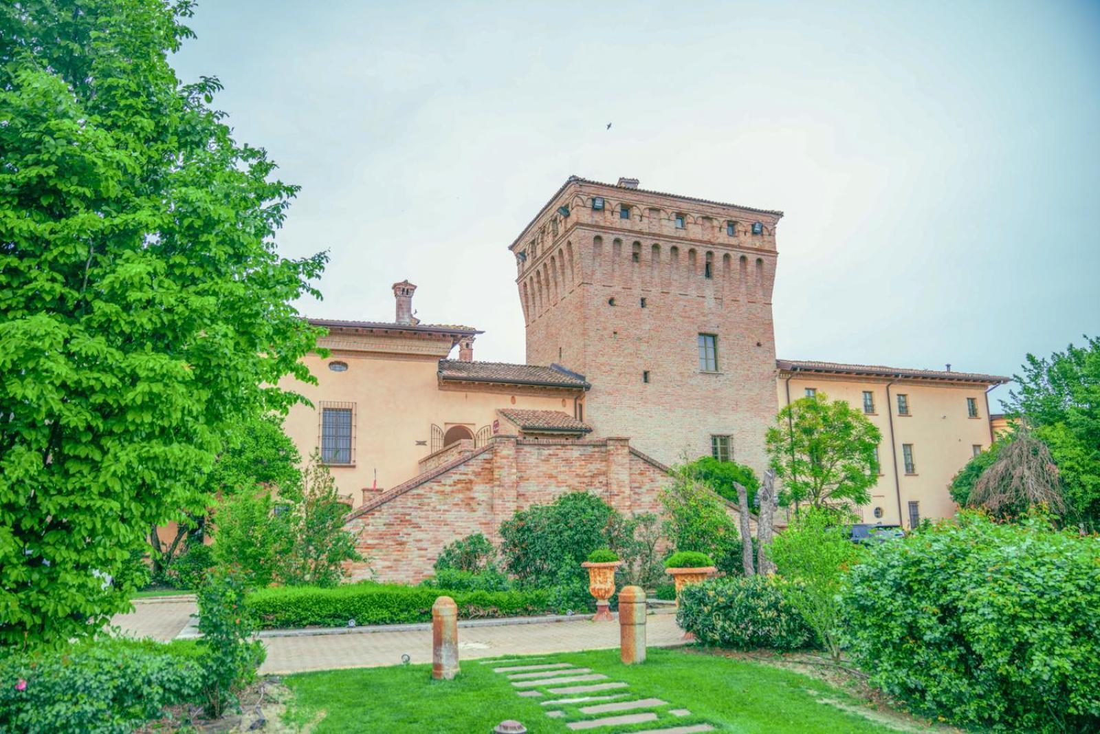 Hotel La Tavola Rotonda Cortemaggiore Exterior photo